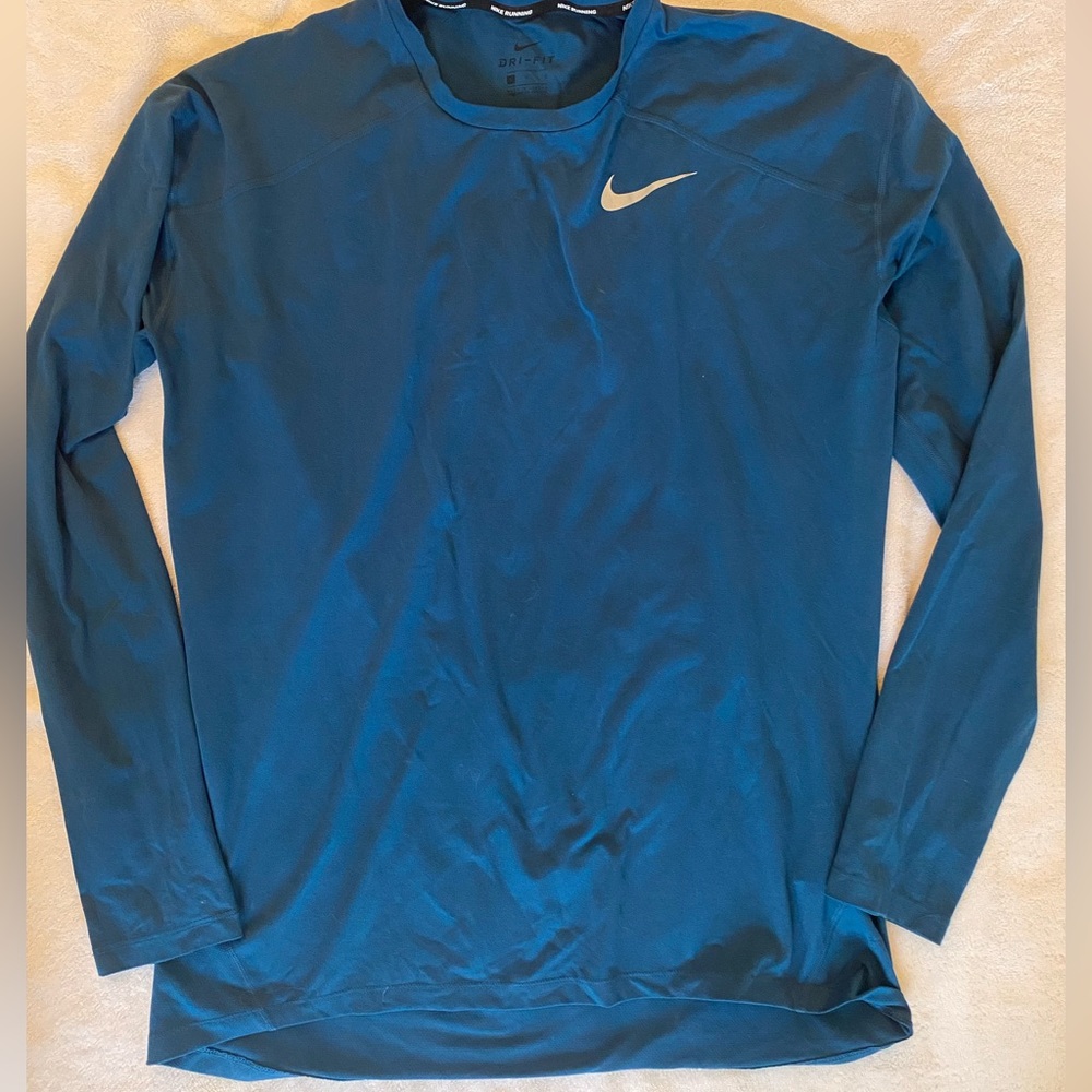 Nike dry fit men’s large long sleeve shirt